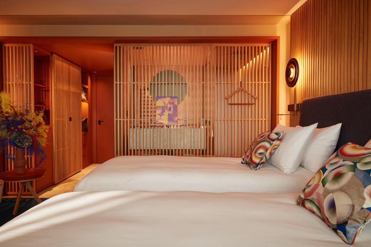 So/ Paris Hotel Exterior photo A room at the hotel